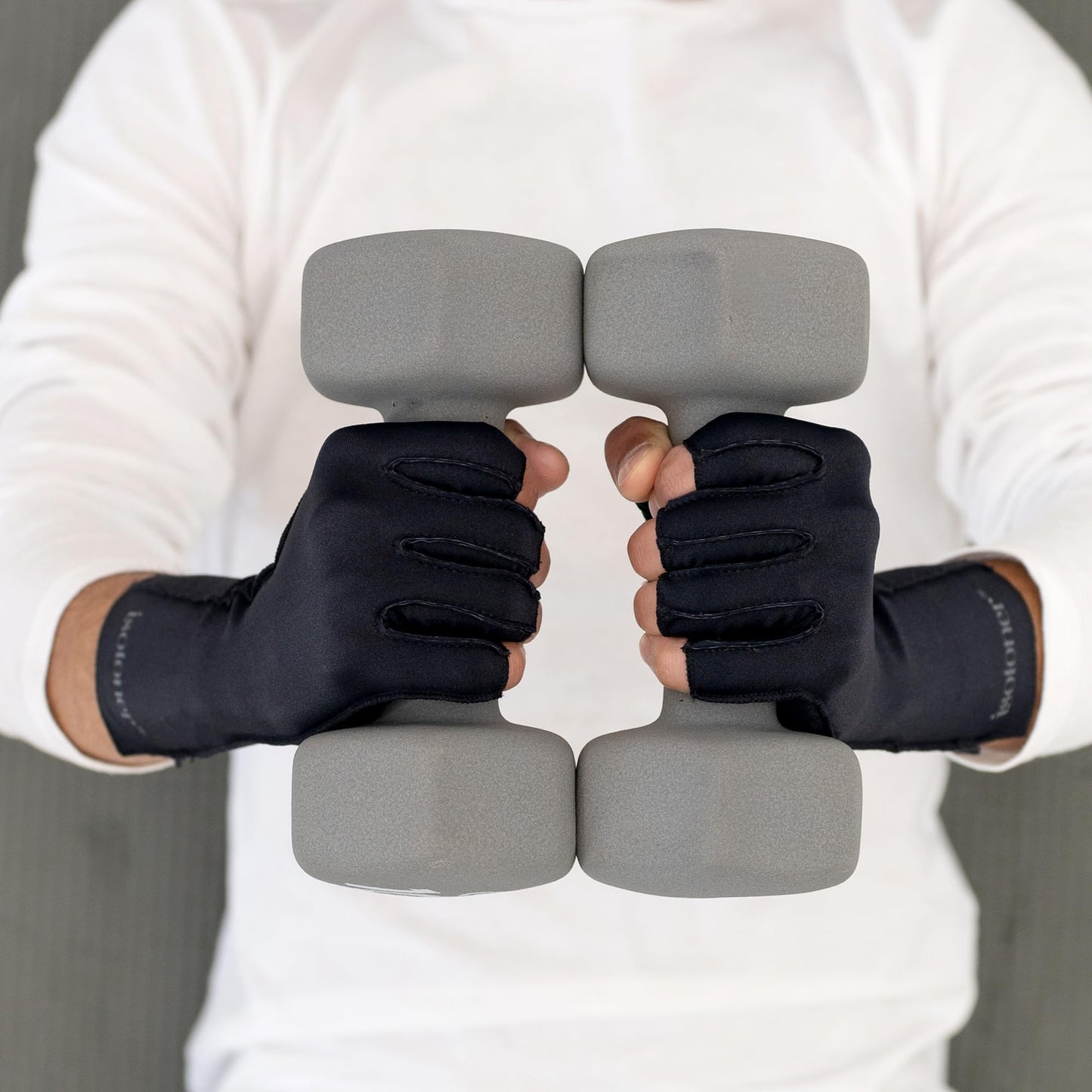 isotoner Women & Men Arthritis Compression Rheumatoid Pain Relief Gloves for joint support with Open/Full finger design